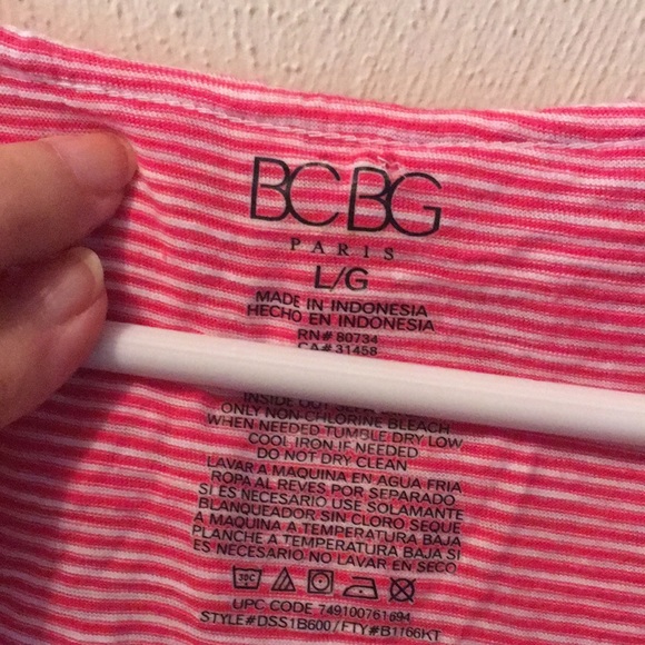 BCBG sleeveless ruffled pink/white striped Large. 100% cotton, soft. Scoop neck. - Picture 2 of 4